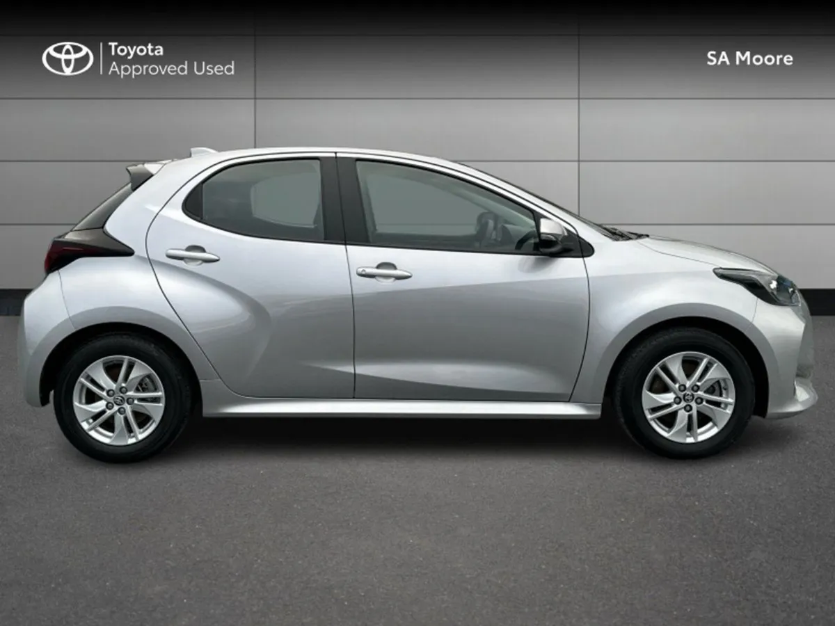 Toyota Yaris Hybrid Luna - Image 3