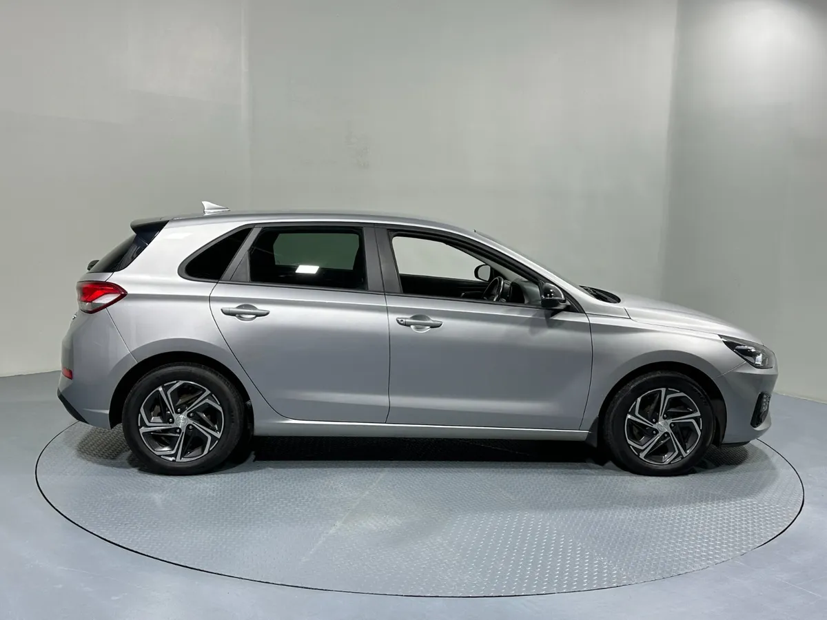 Hyundai i30 Deluxe 1.6 Crdi 221 - Image 4