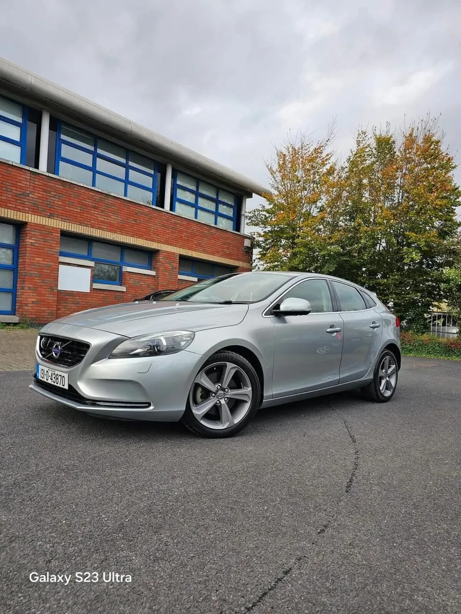 Volvo V40 2013 - Image 1