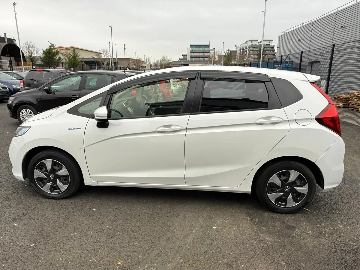 Honda fit 2018 - Image 9