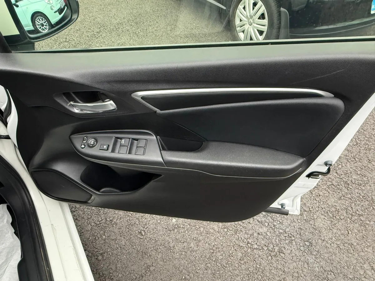 Honda fit 2018 - Image 11