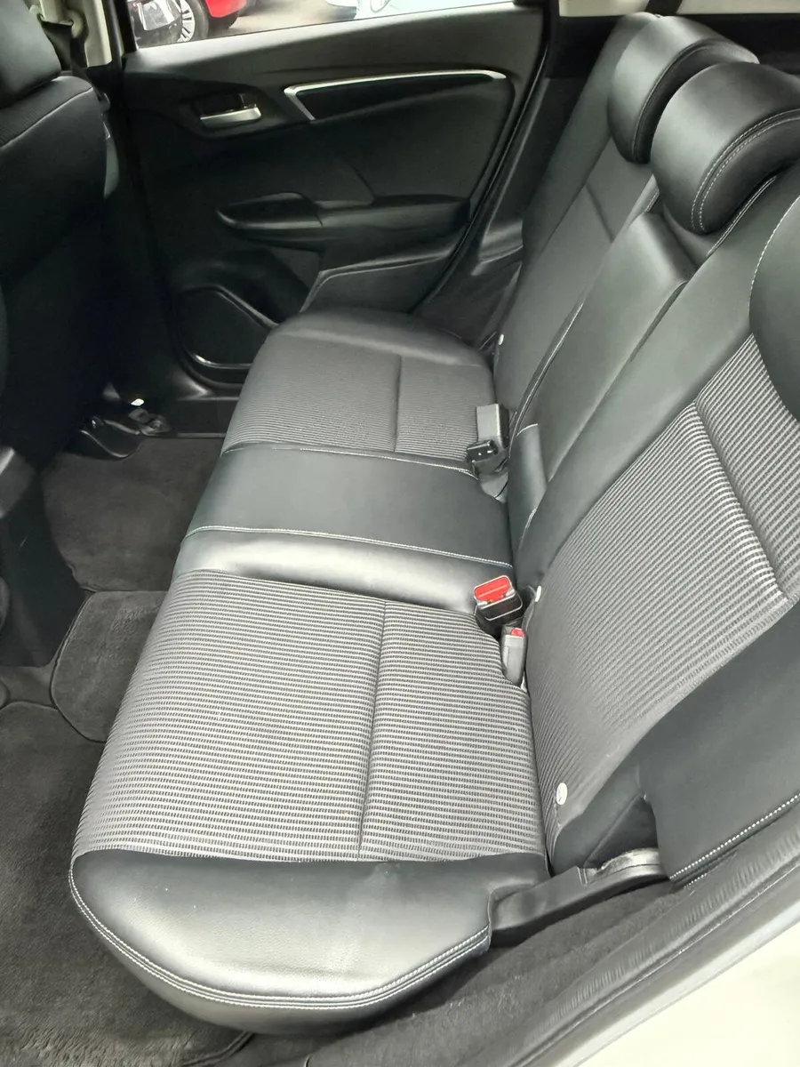Honda fit 2018 - Image 16