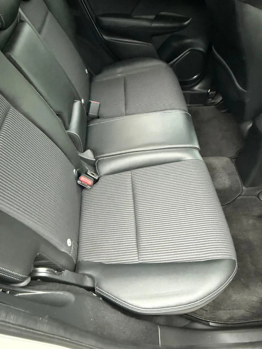 Honda fit 2018 - Image 17