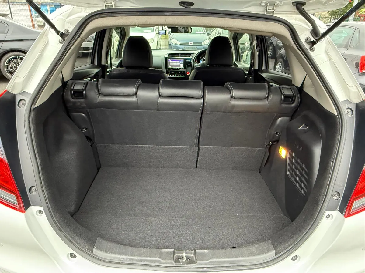 Honda fit 2018 - Image 18