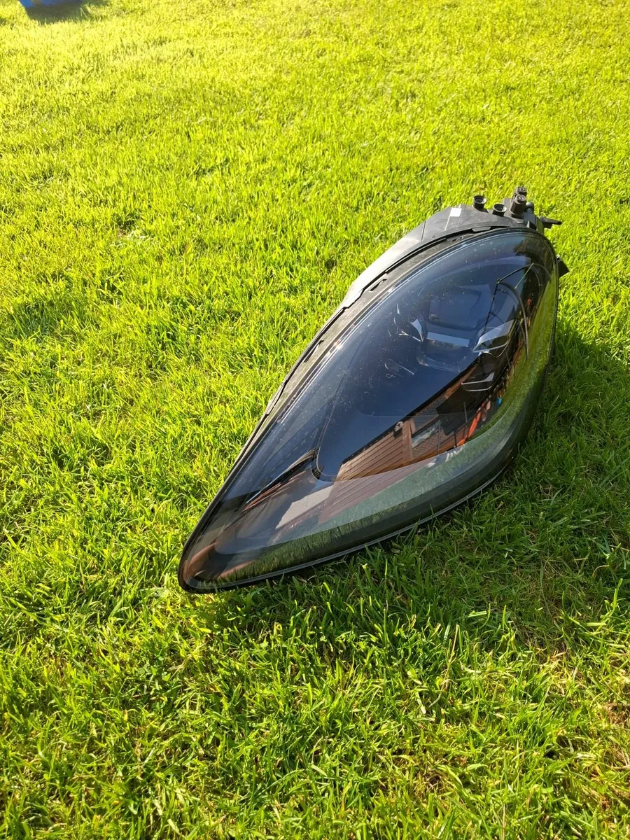 Porsche cayenne headlight - Image 1