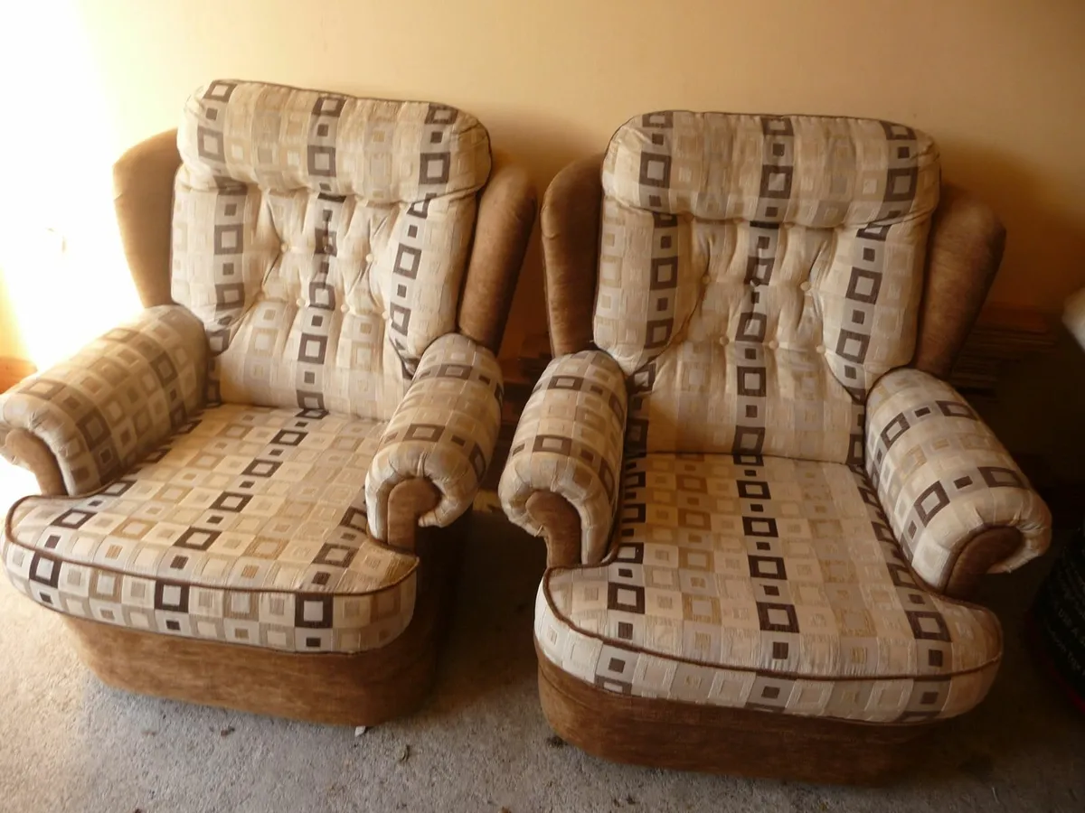 Suite of furniture 3 + 1 + 1. - Image 1