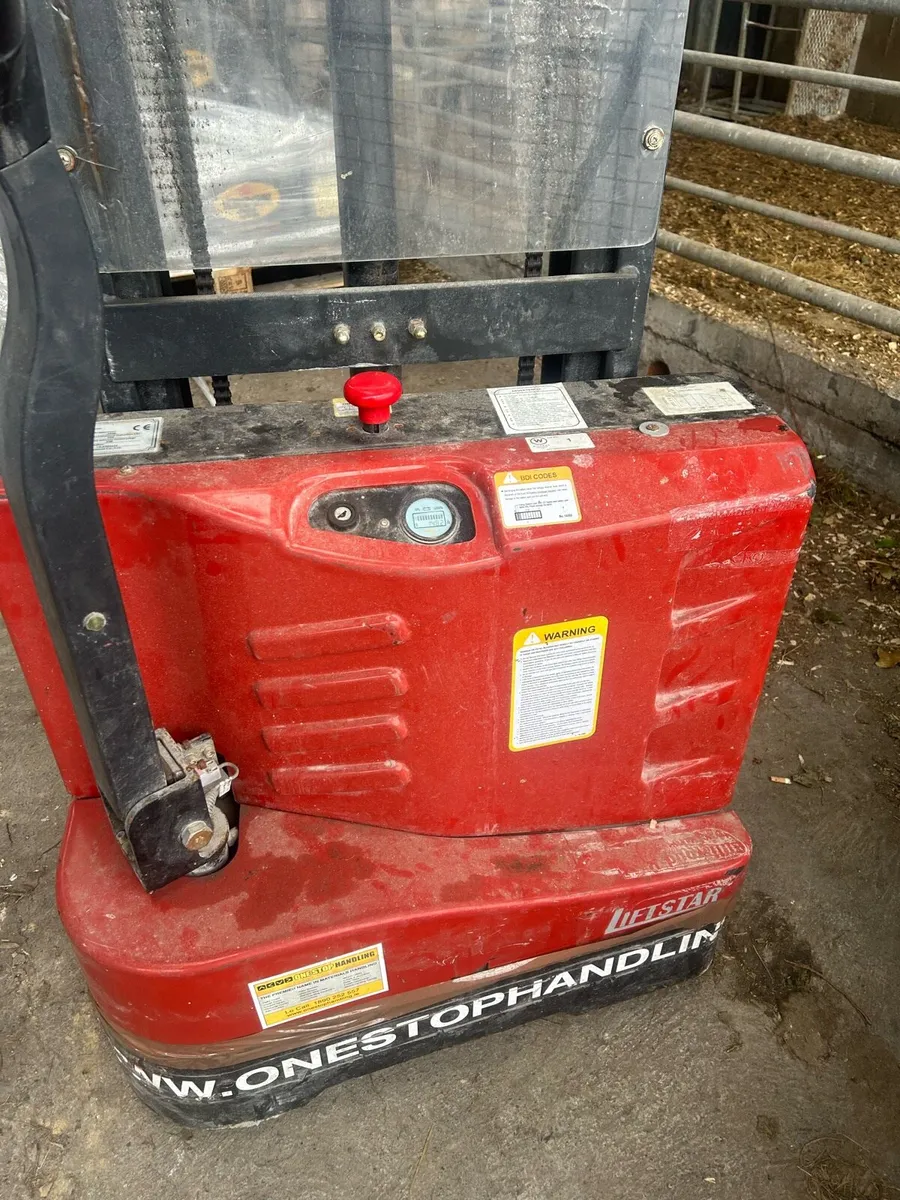 Electric pallet truck - Image 1