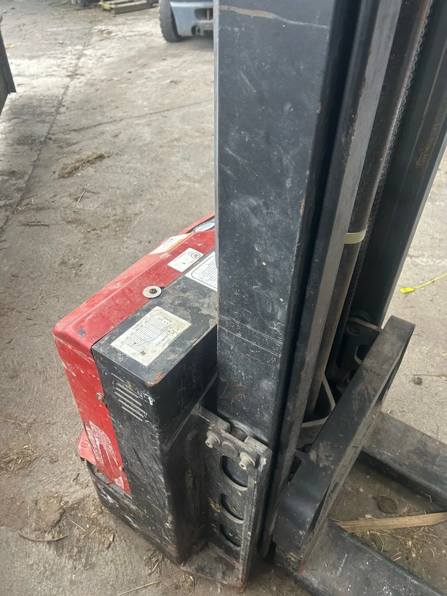 Electric pallet truck - Image 2