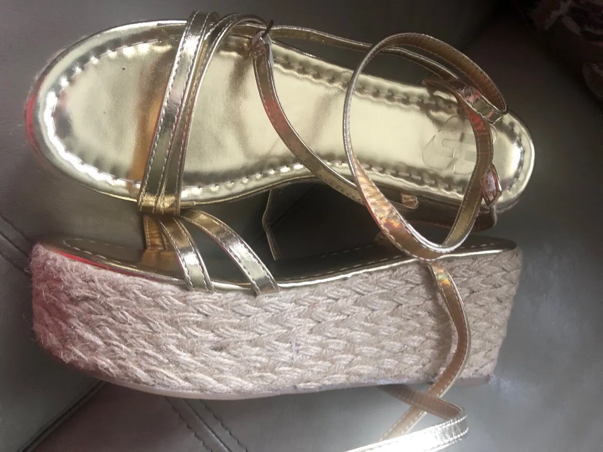 Gold wedge sandles - Image 3