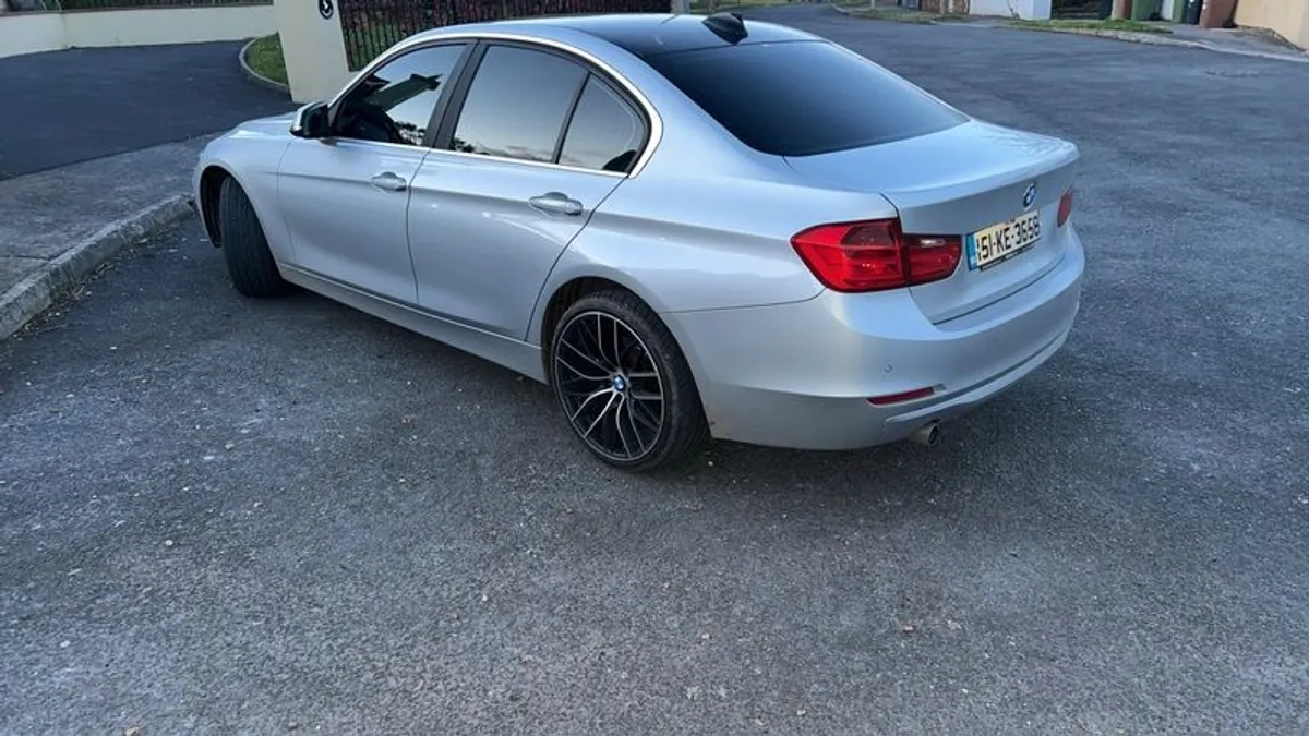 2015 Bmw 3 Series - Image 3