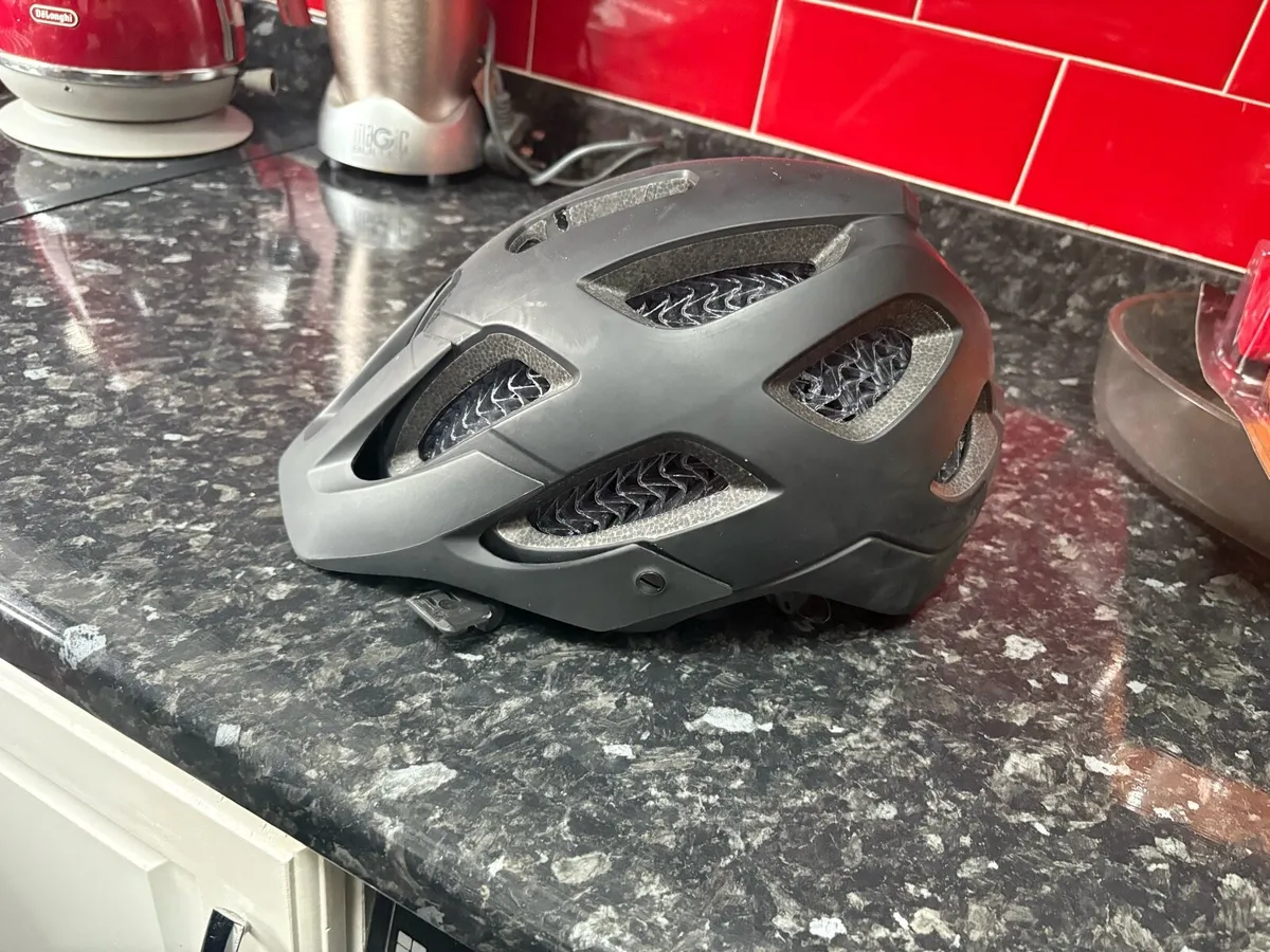 Bontrager bicycle helmet - Image 2