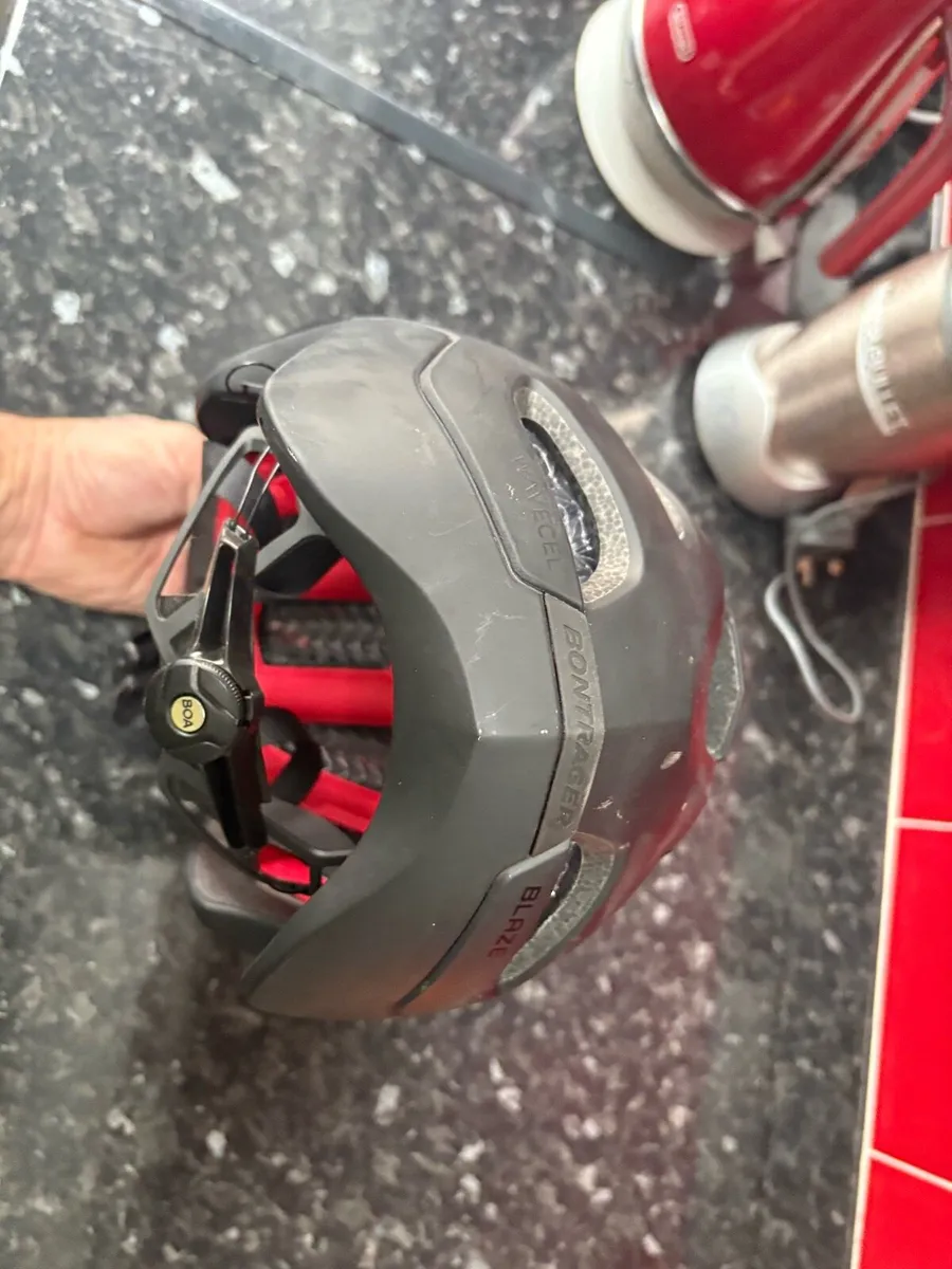 Bontrager bicycle helmet - Image 4