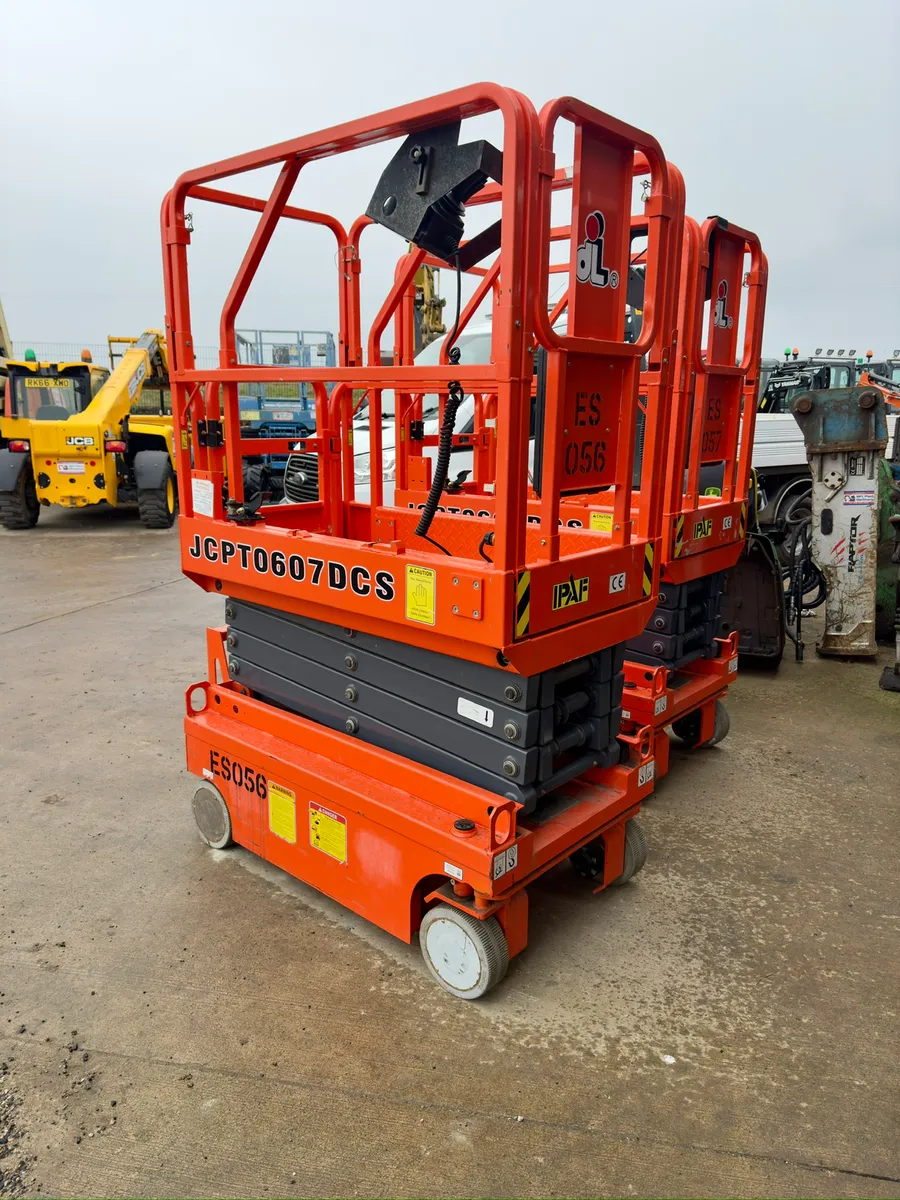 6m/19ft Dingli Scissor Lifts - Image 1