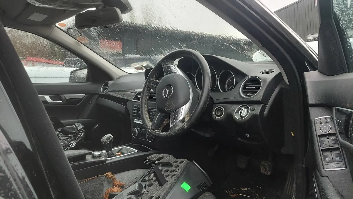 132 mercedes c class parts - Image 2