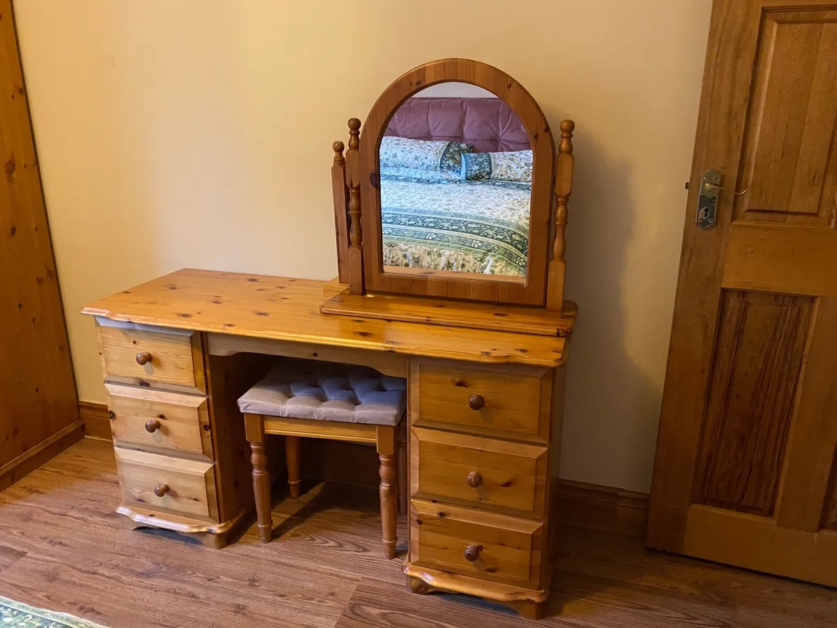Solid Pine Bedroom Furniture set - Image 2