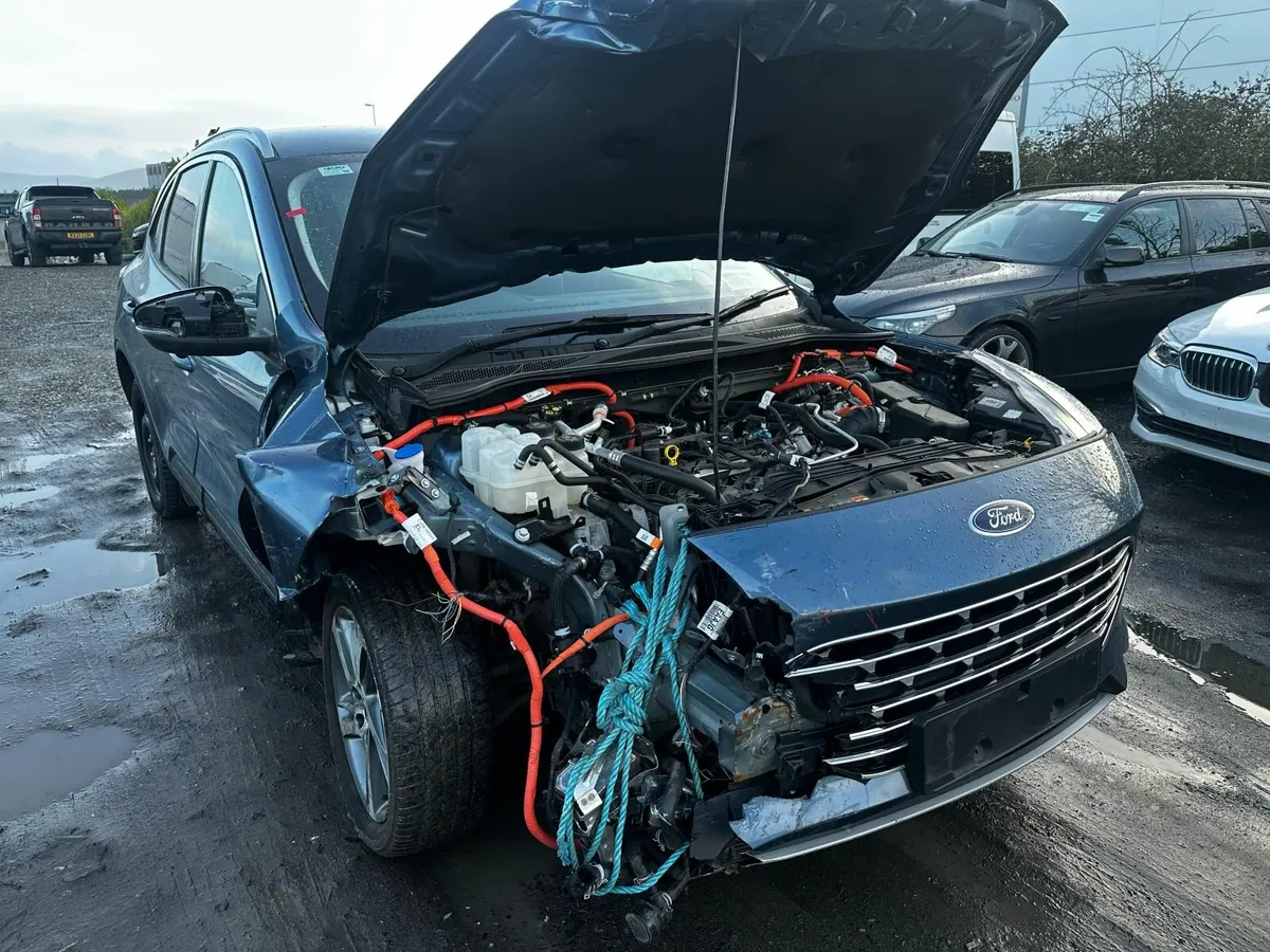 Ford Kuga Titanium 2.5 phev 225 HP 2022 - Image 2