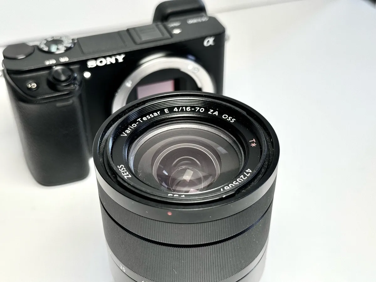 Sony a6300 Camera 4K - Image 4