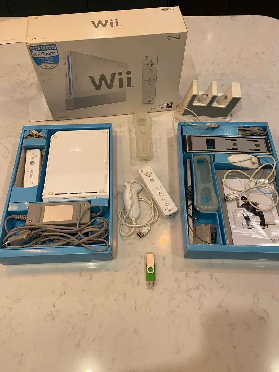 Modded Nintendo Wii with 64GB usb of games - Image 1