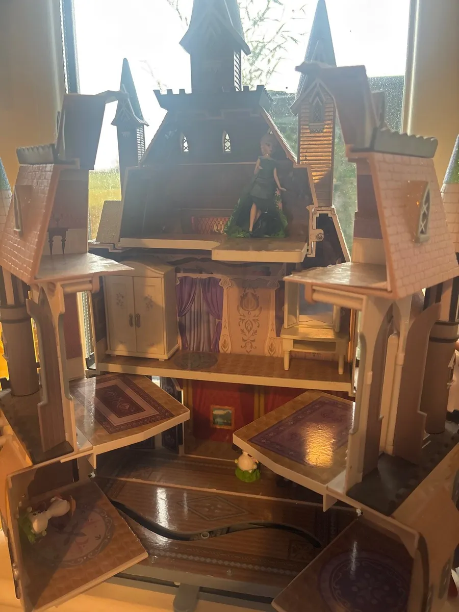 Disney Frozen Castle - Image 2