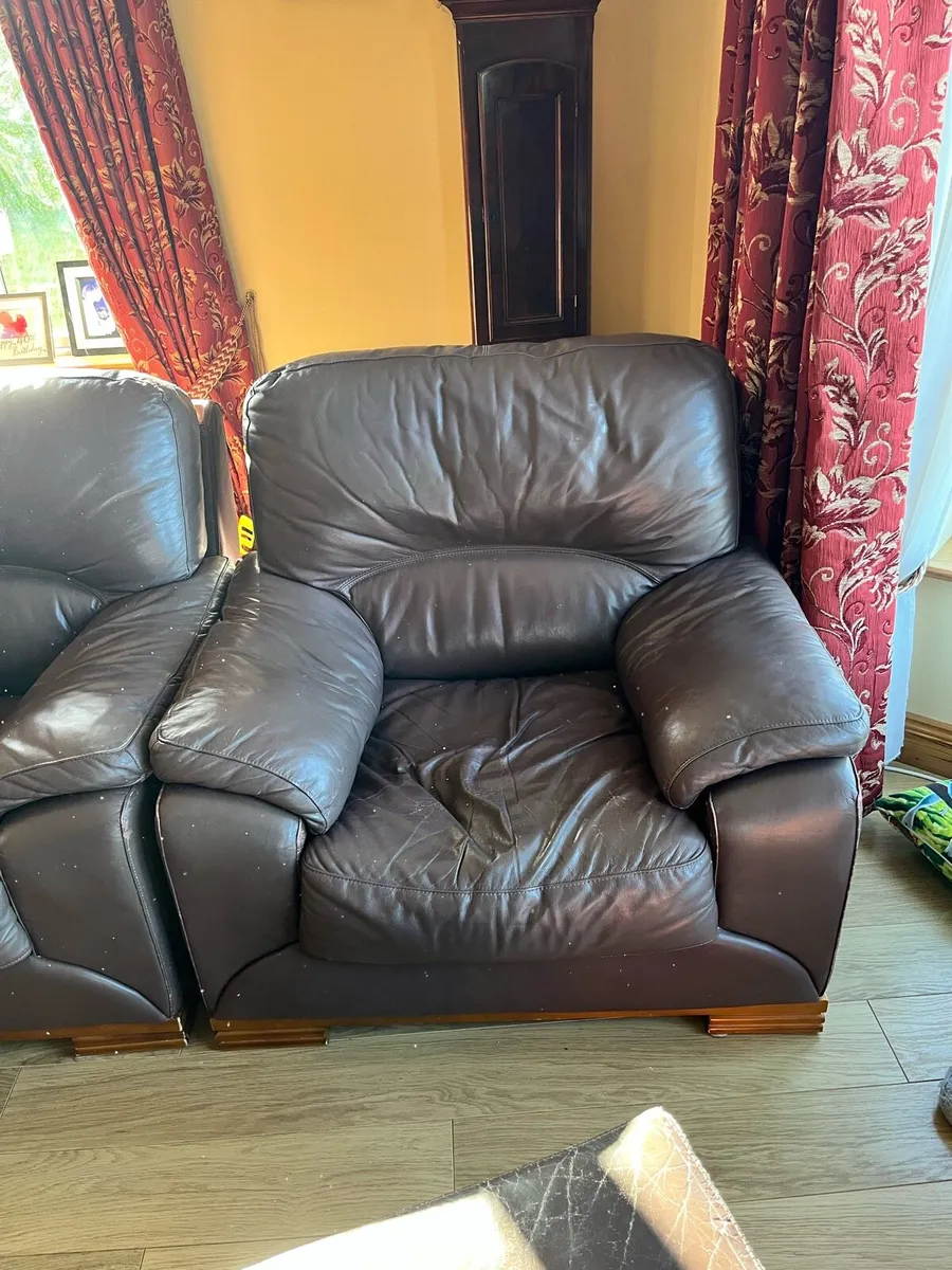 Leather couch - Image 1