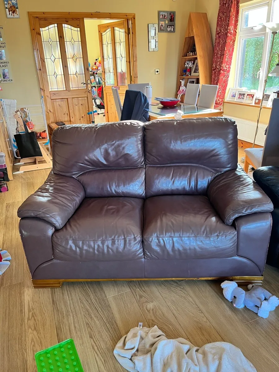 Leather couch - Image 3