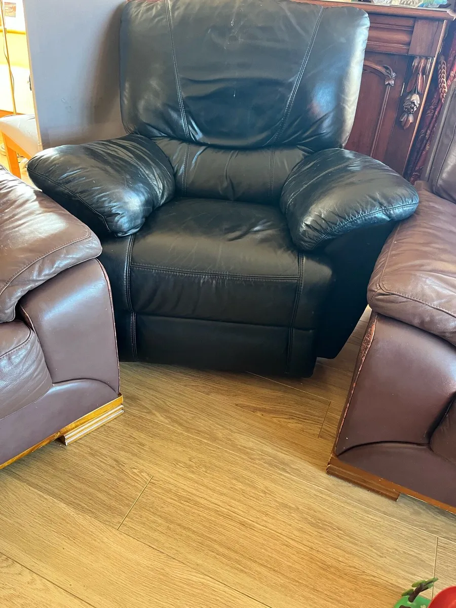 Leather couch - Image 4