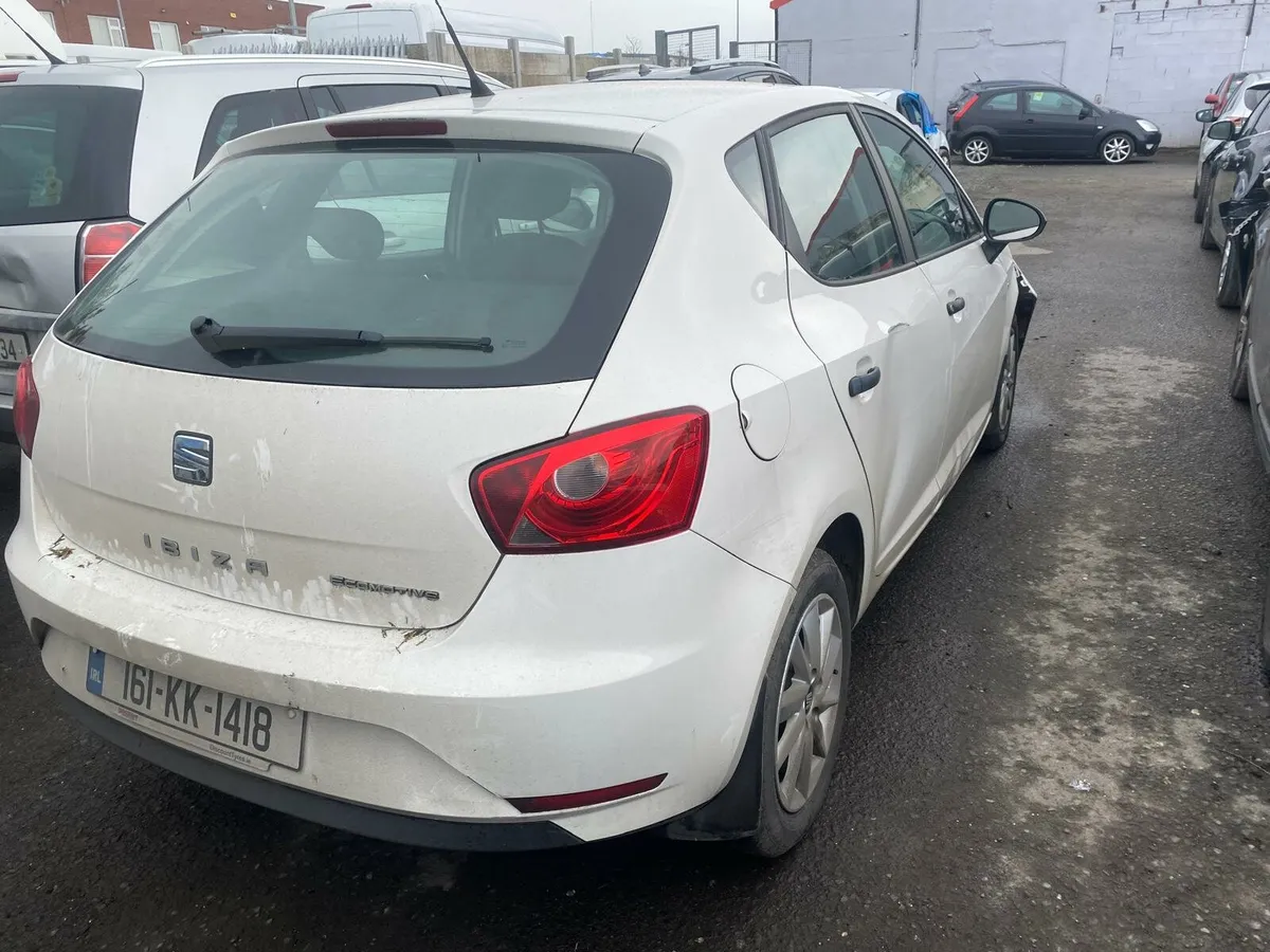 Seat ibiza 2016, diesel ⛽️ light front damage - Image 4