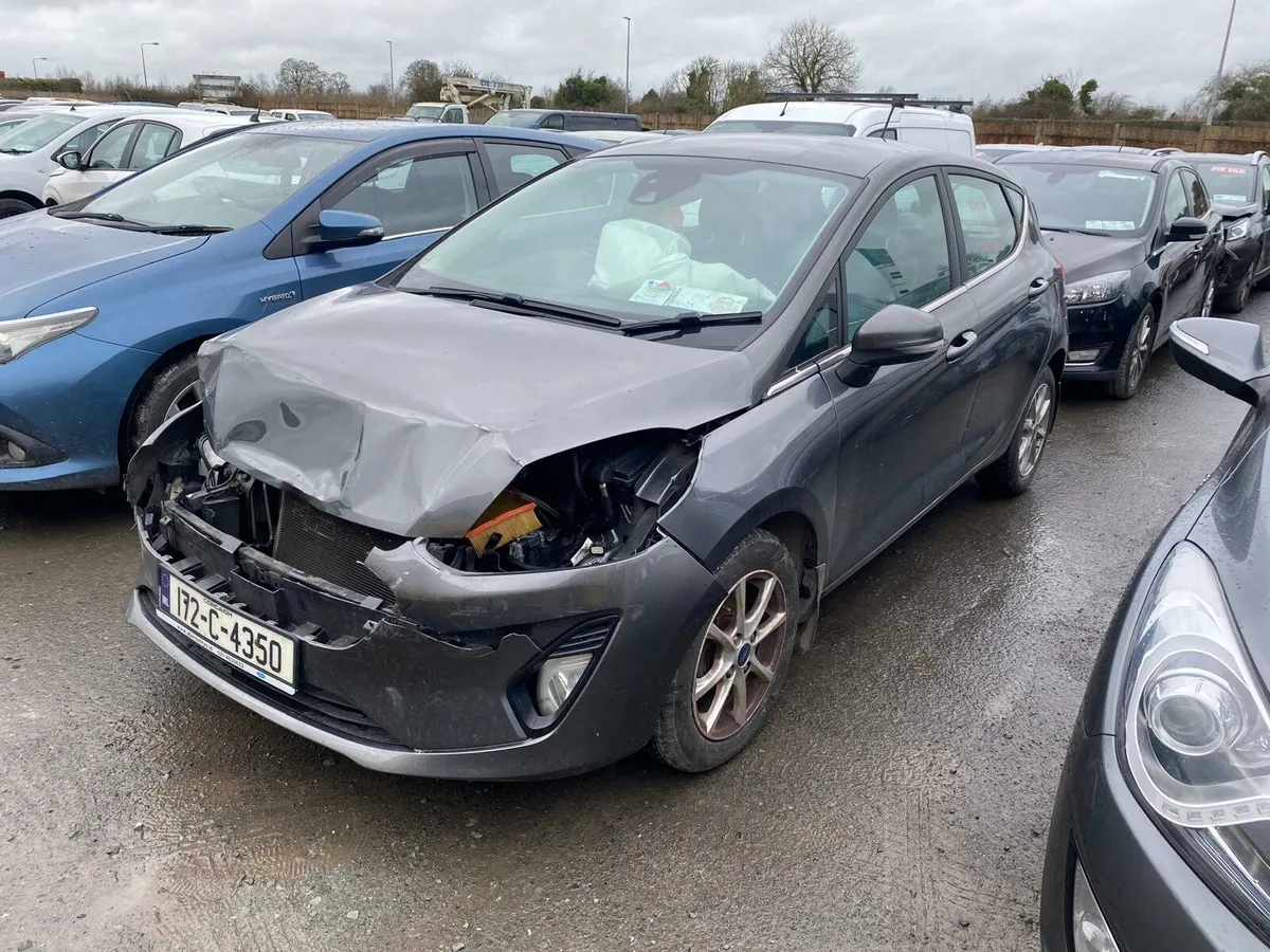 Ford Fiesta 2017 , light front damage - Image 2
