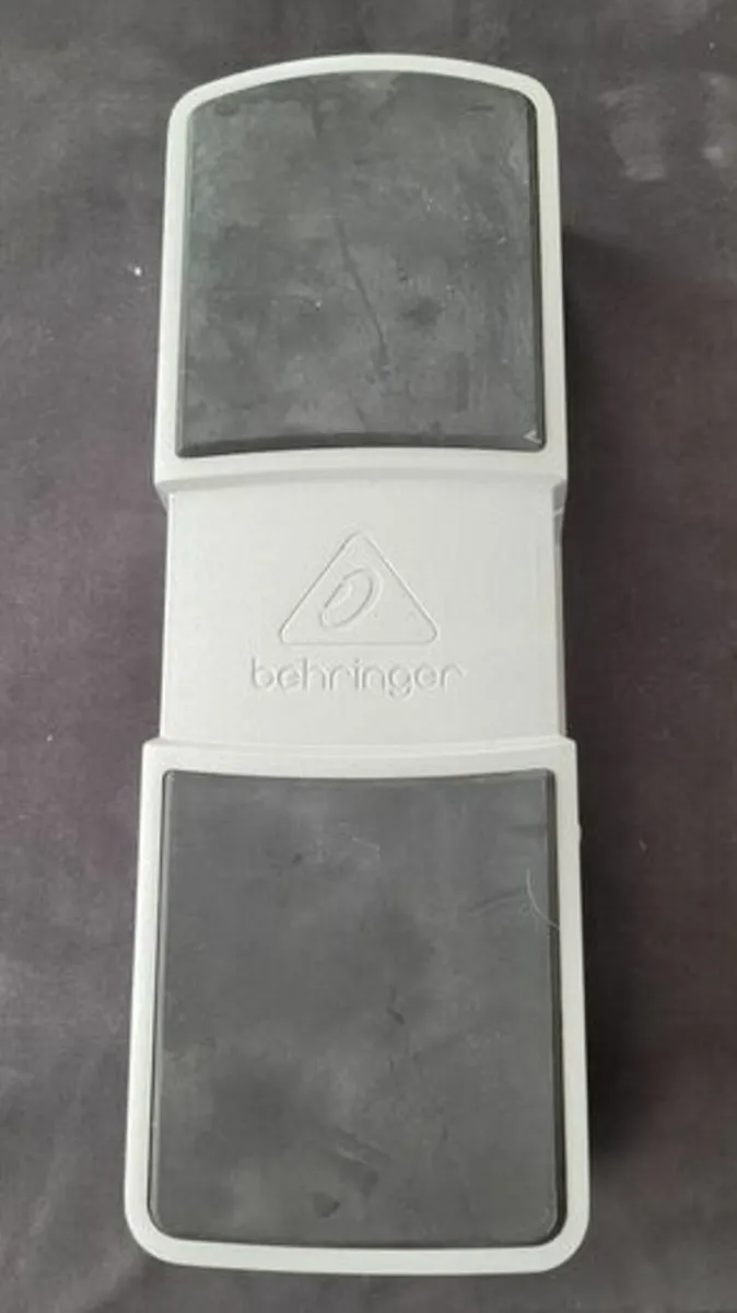 Behringer FC600 Volume Pedal - Image 1