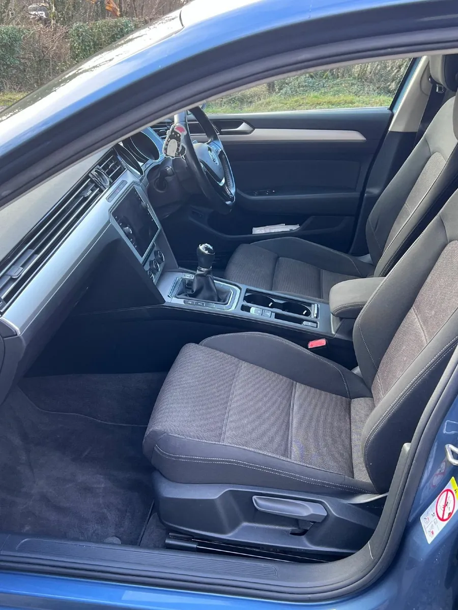 Volkswagen Passat 2018 - Image 3