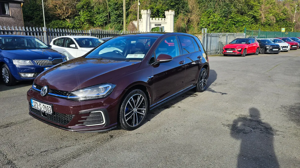 Volkswagen Golf 2017 1.4TSI 5DR DSG 204HP GTE - Image 2