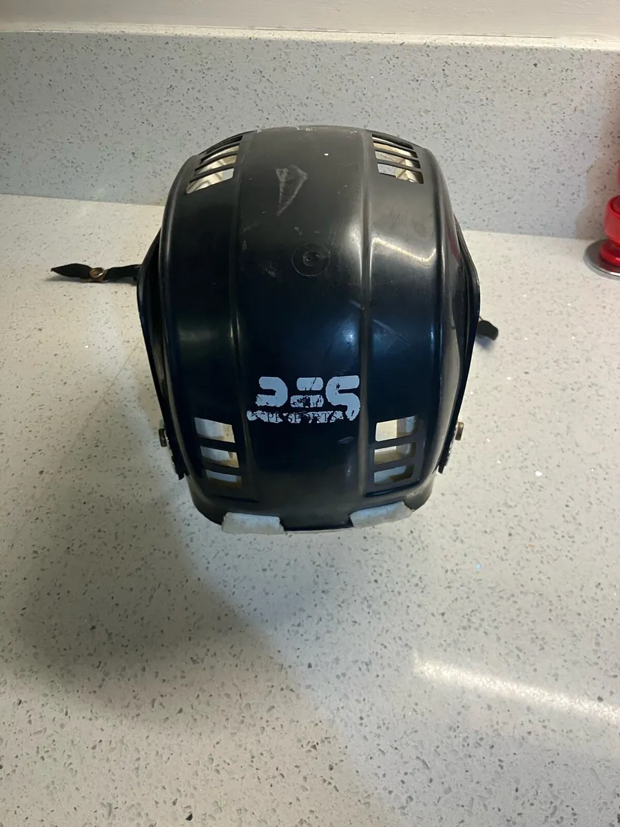 Old style Senior hurling helmet&guard Tipp/Cork - Image 2