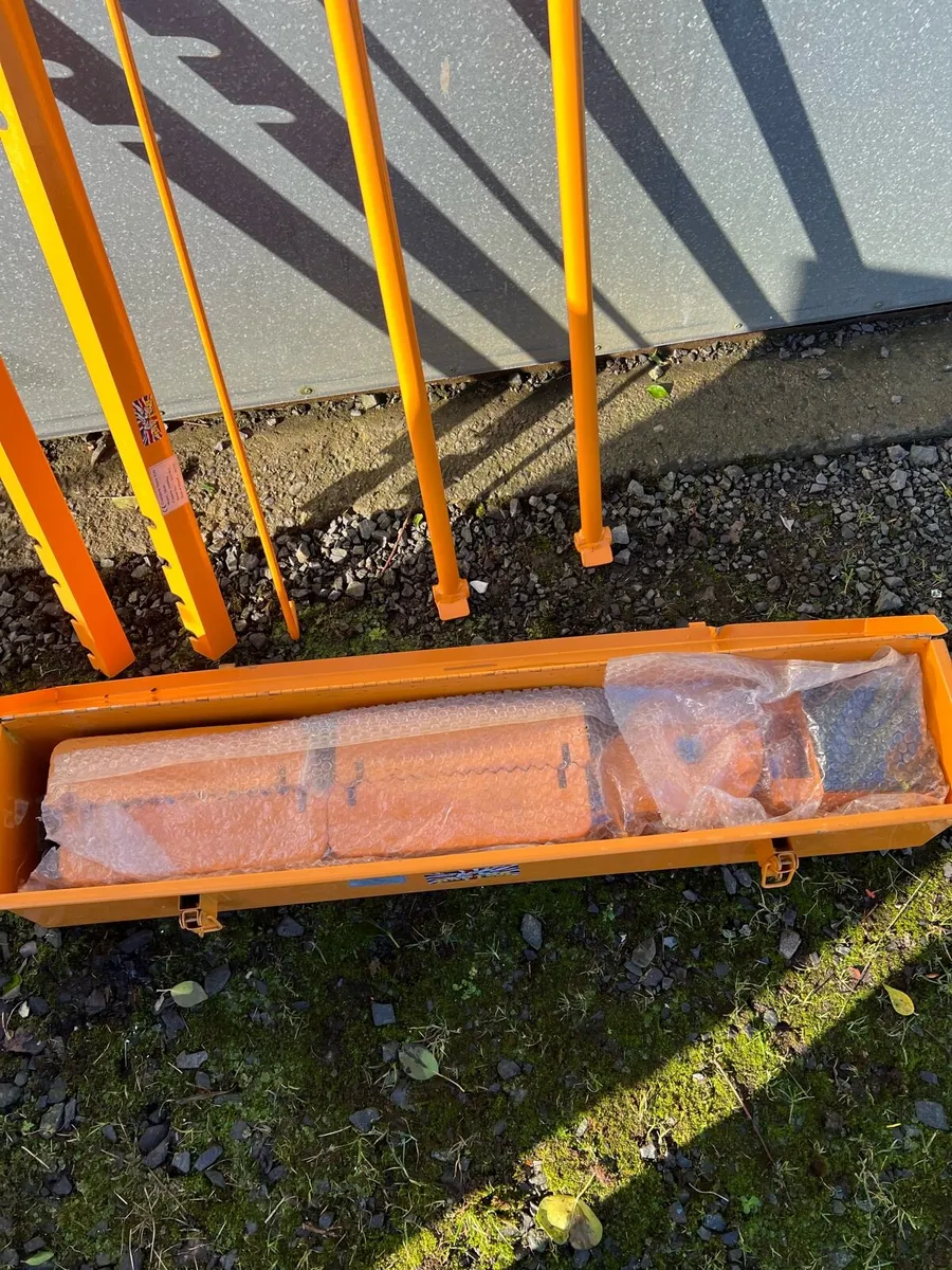 Machine skates 66Tonne new in box. - Image 2