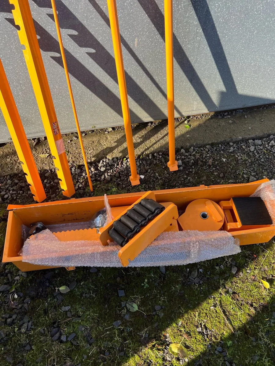 Machine skates 66Tonne new in box. - Image 3