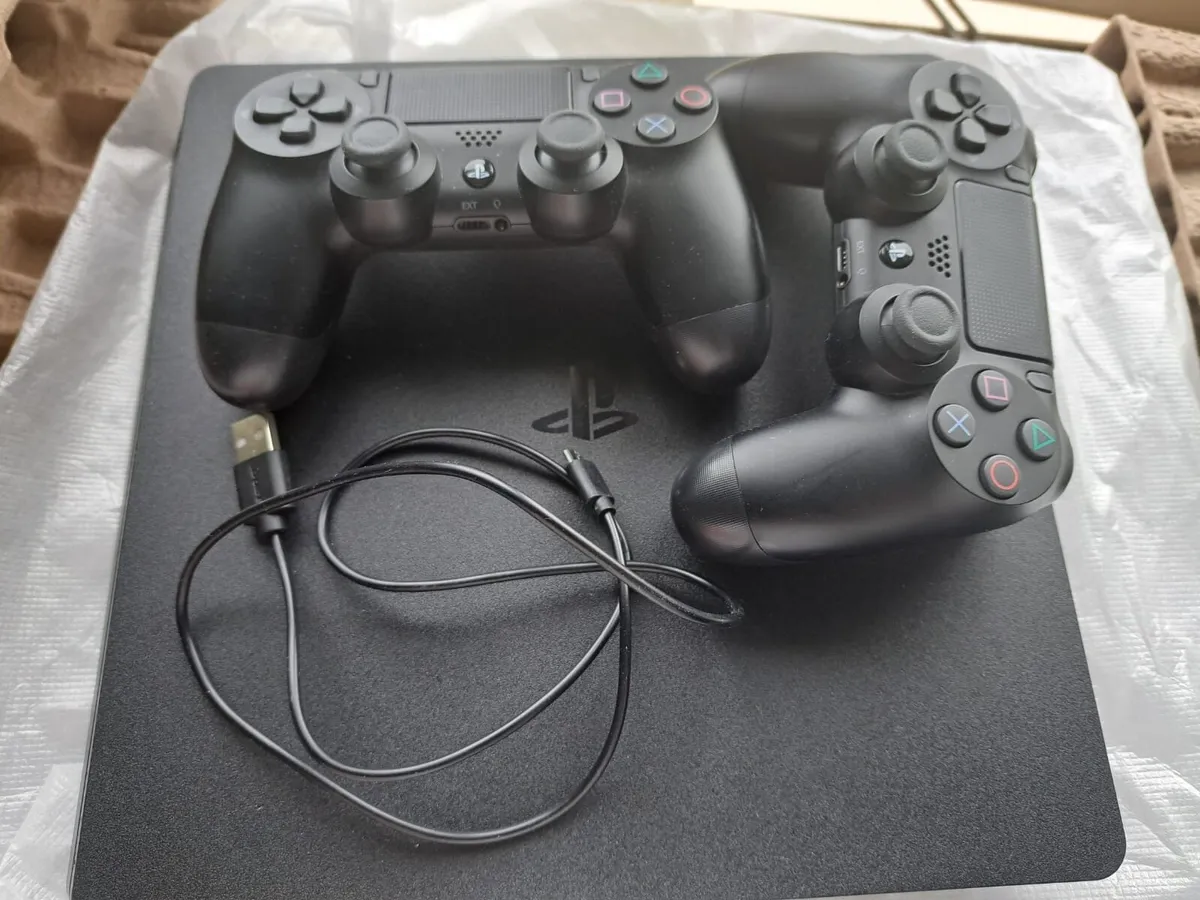 PS4 (500GB), 2 controllers & 8 games - Image 1