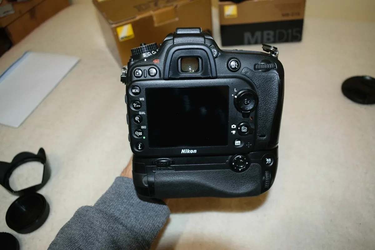 Photo Bundle: Nikon D7200 + BG + Tamron 70-200mm - Image 4