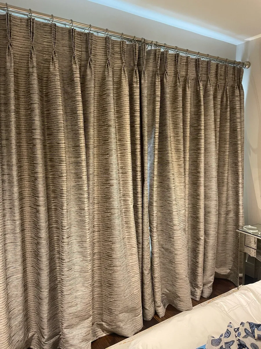 Curtains with blackout lining - Image 1