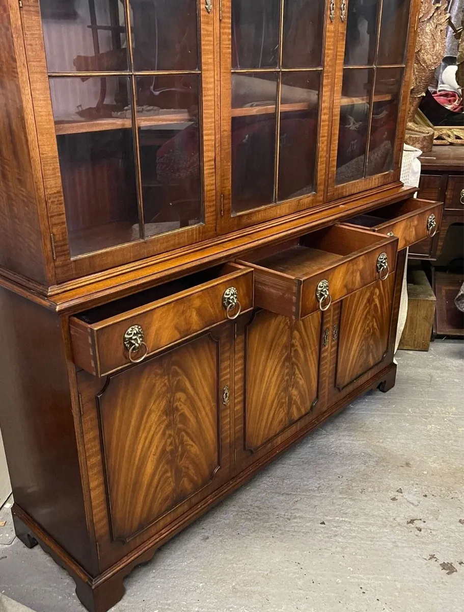 Mahogany three door library bookcase - Image 4