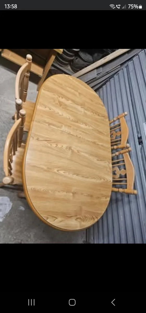 Table and 4 chairs - Image 2