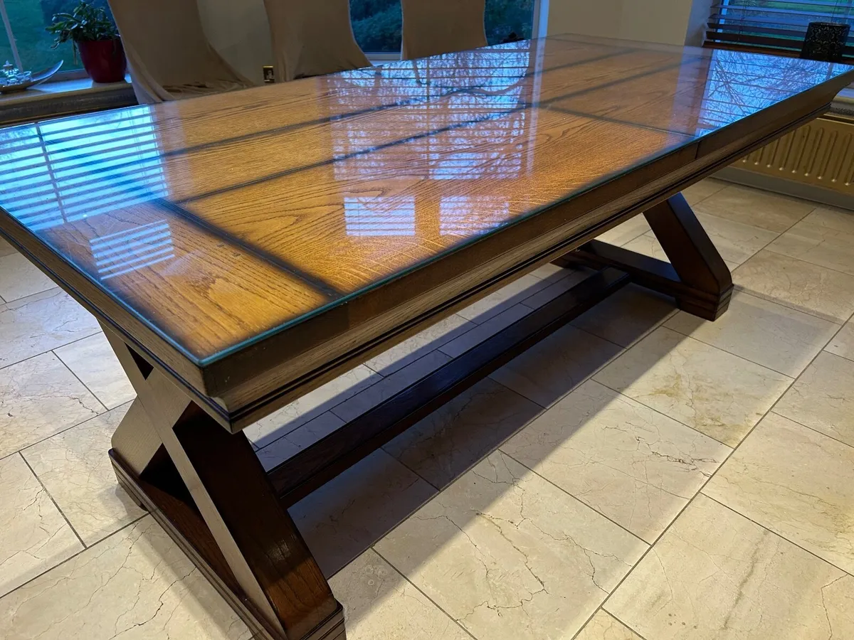 Dining table - Image 1