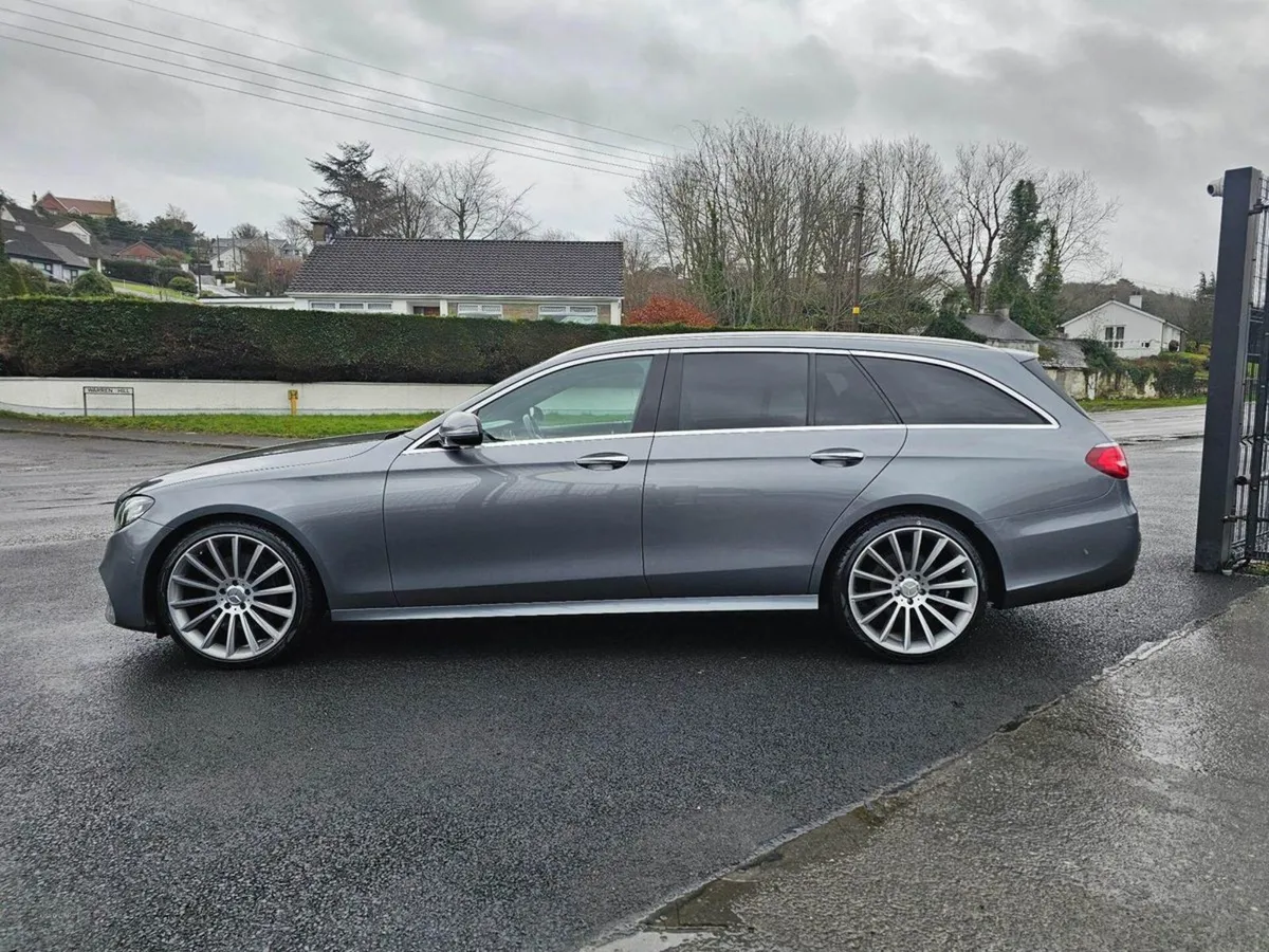 Mercedes-Benz E-Class 2.0 E220d AMG Line (premium - Image 4
