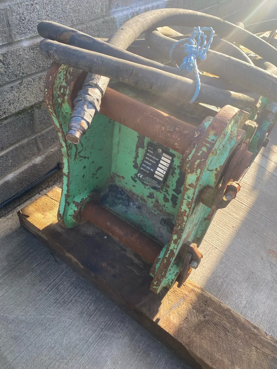 Montabert 501 breaker - Image 3