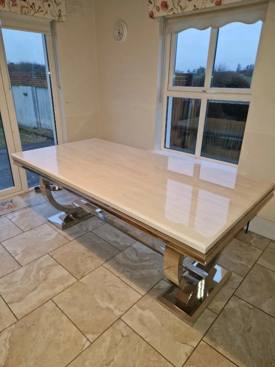 Dinning table - Image 1