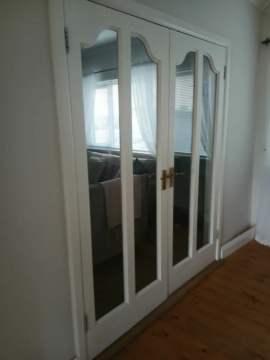 Double rebated doors with safety glass - Image 3