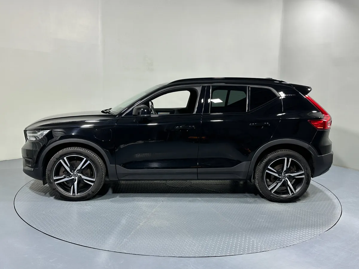 Volvo XC40 R Design PHEV 212 - Image 4