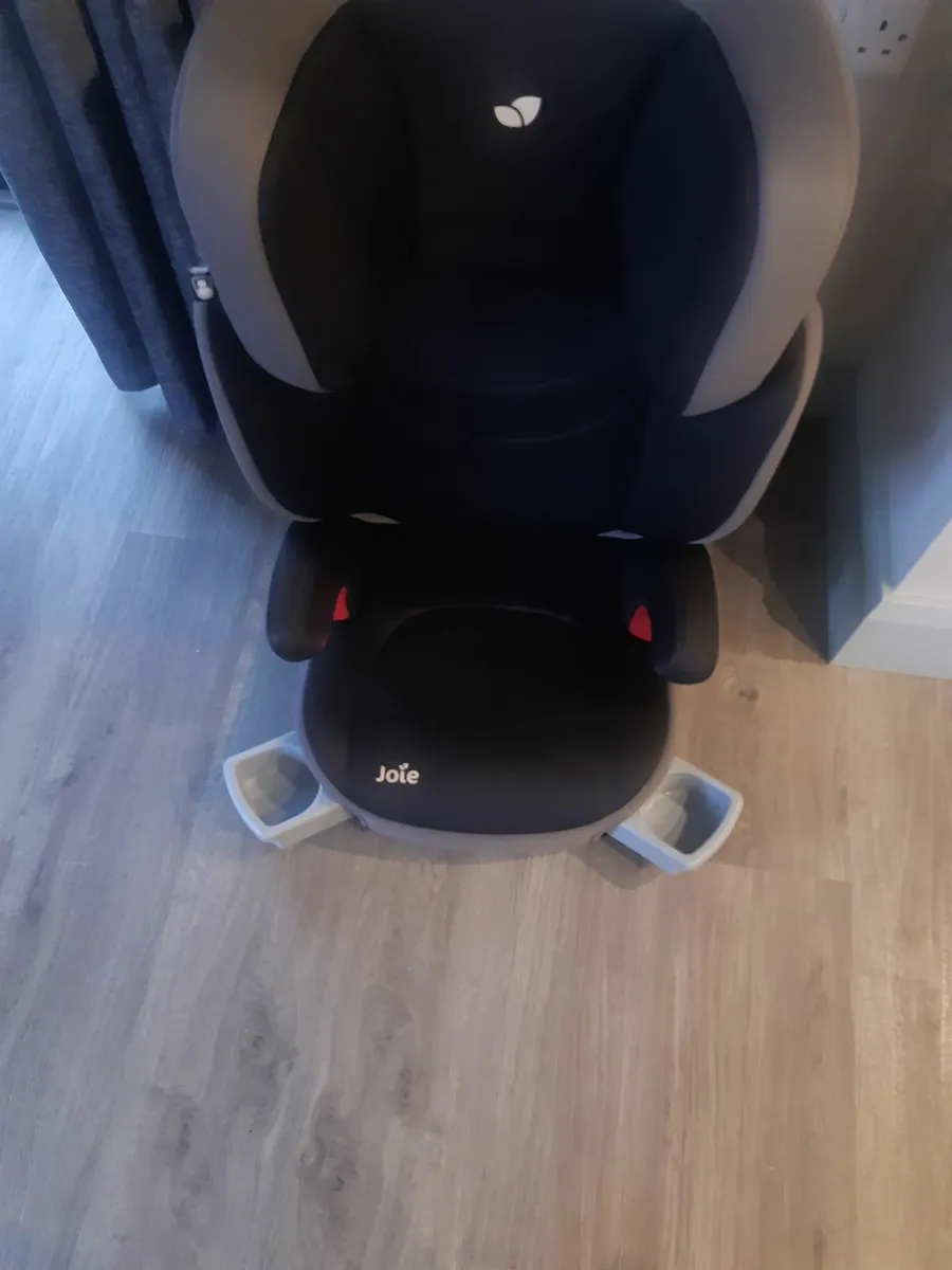 Joìe booster carseat - Image 2