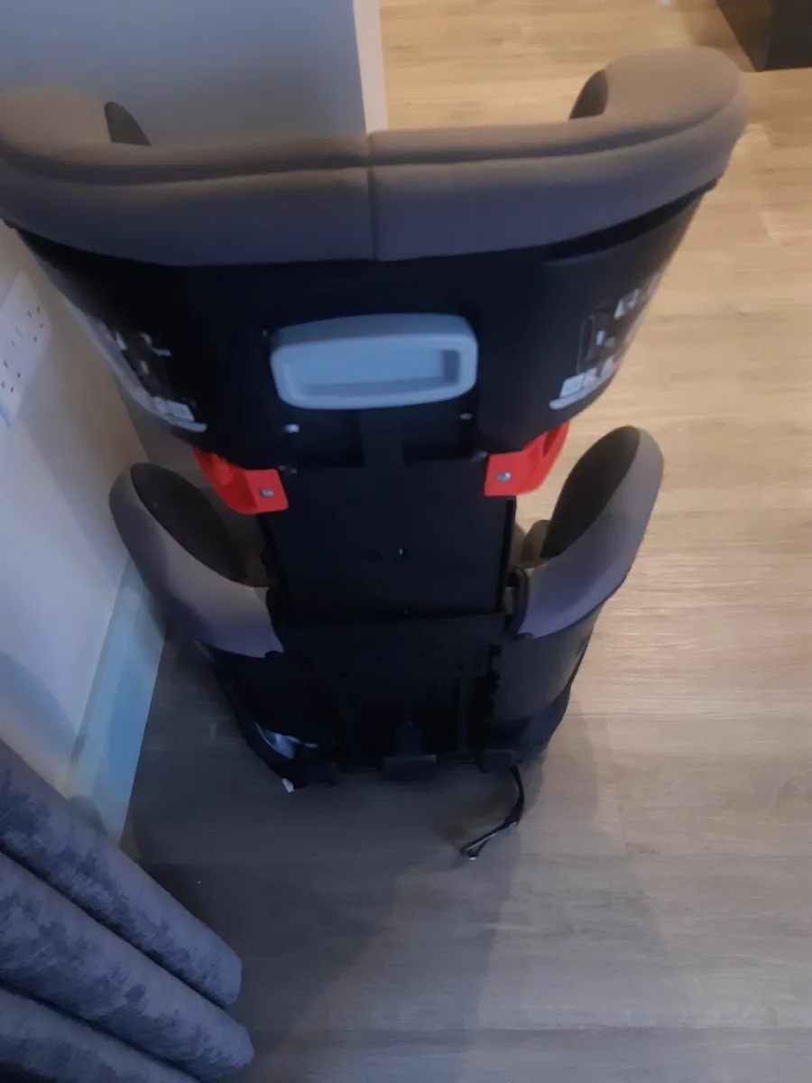 Joìe booster carseat - Image 3