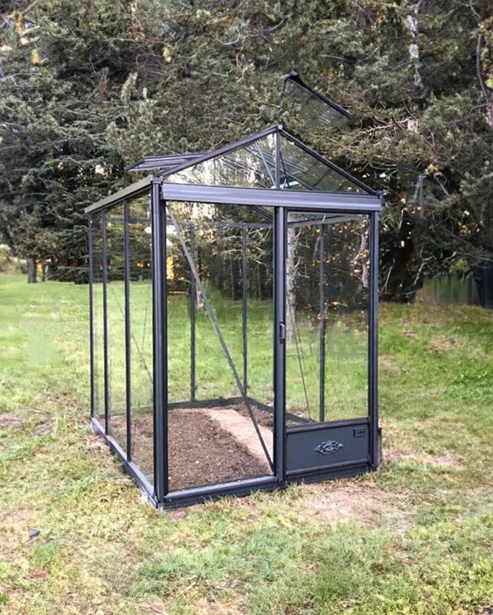 Luxia Greenhouse - Image 2