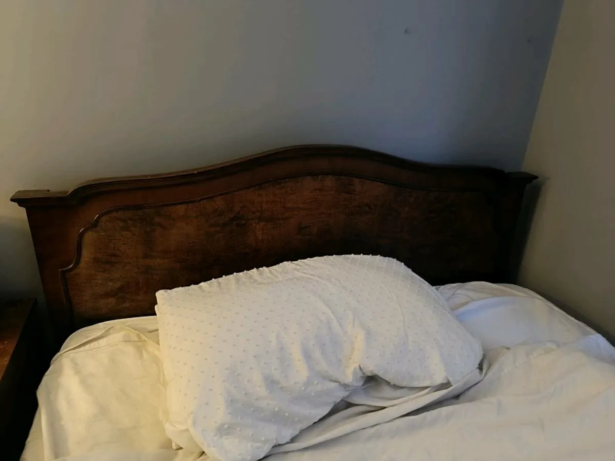 Mahogany double bed, chest of drawers,dressing tab - Image 3