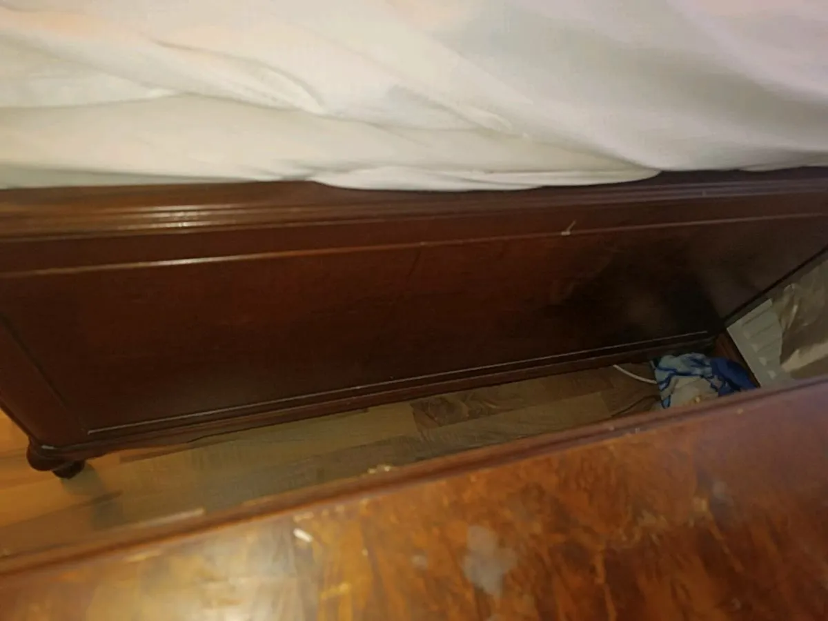 Mahogany double bed, chest of drawers,dressing tab - Image 4